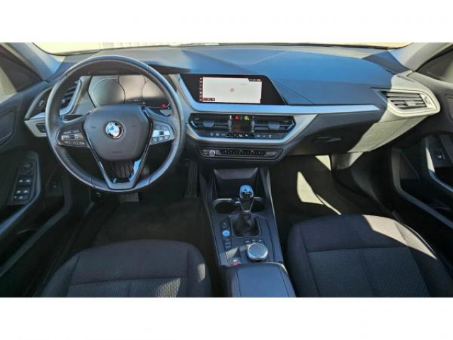 BMW SERIE 1 Advantage Pack Business 116d + Navigation Pro + Attelage Amovible