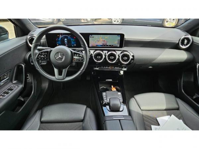 MERCEDES CLASSE A BERLINE Business Line 180D BV 7G-DCT Inclus CAMERA DE RECUL + CARPLAY