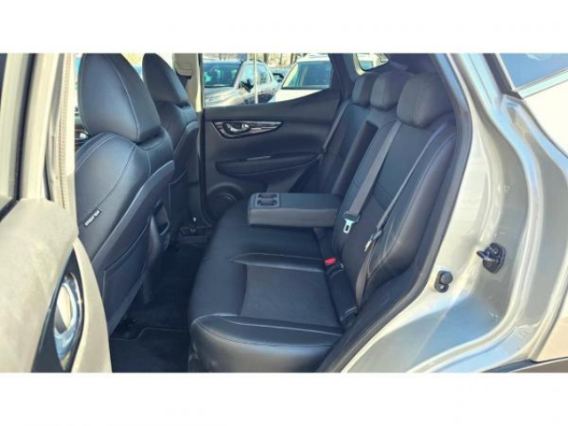 NISSAN QASHQAI 4x4 N-Connecta Intelligent 1.7 dCi 150cv inclus Camera 360 + Attelage