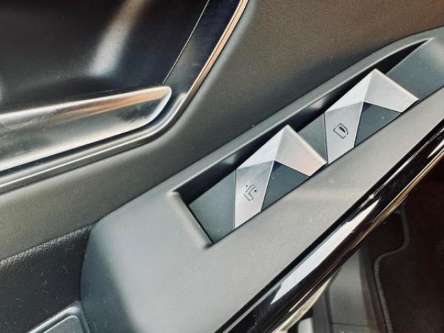 DS DS 7 CROSSBACK So Chic 1.5 BlueHDi 130cv EAT8 Inspiration OPERA + Toit pano + Hifi Focal + Night Vision + Led