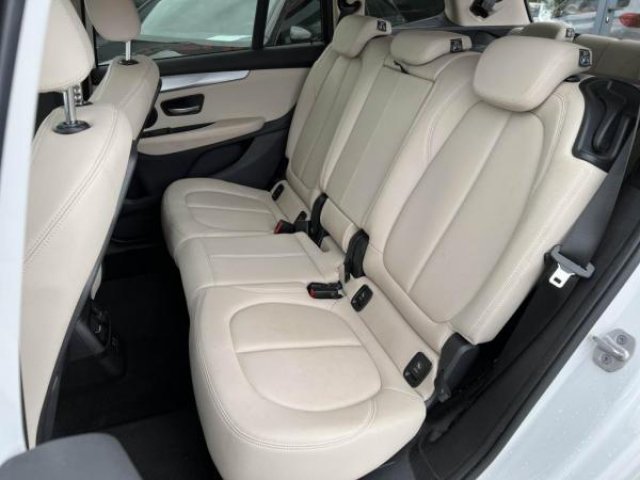 BMW serie 2 gran tourer Advantage 216d 116cv 7 Places + Attelage + Sièges AV chauffants + Intérieur Cuir
