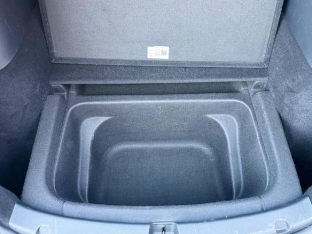 TESLA MODEL Y Propulsion MY2022 + Intérieur Premium noir et blanc + TVA Recuperable