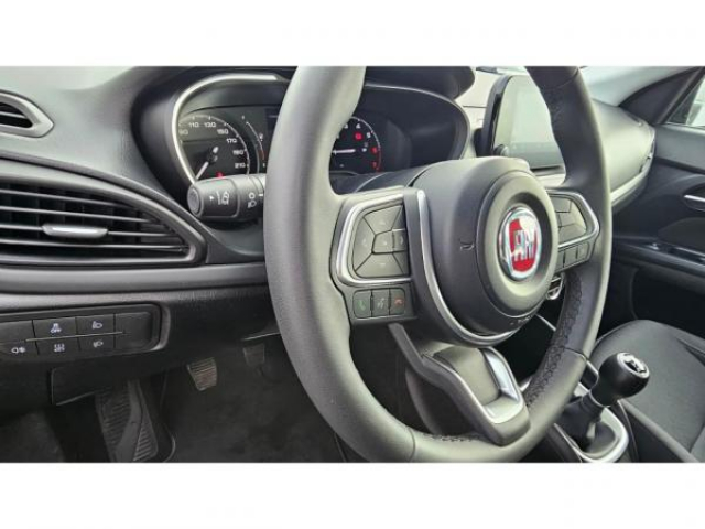 FIAT TIPO SW 1.0 FireFly Turbo 100cv + Système de Navigation