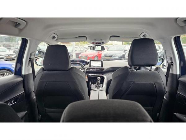PEUGEOT 3008 Active 1.5 BlueHDi 130cv + Pack City 1 + Barre de toit + Navigation 3D