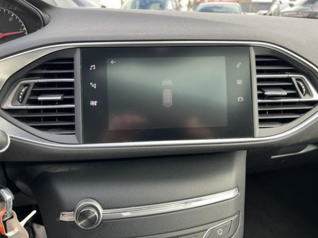 PEUGEOT 308 SW Allure 1.5 BlueHDi 130cv + Toit panoramique + Attelage + JA17