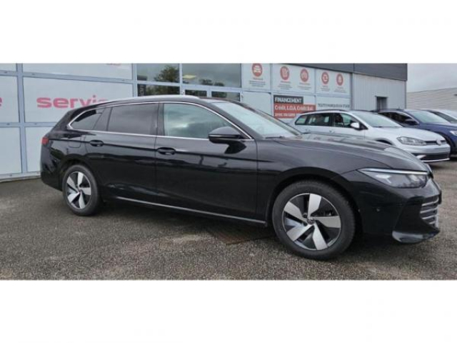 VOLKSWAGEN Passat SW Life Plus 1.5 eTSI 150cv DSG7 + Attelage Trailer Assist +  Pack Wellness 2 + Pack Business