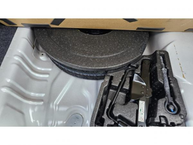 PEUGEOT 301 Active 1.5 BlueHDi 100cv + Antibrouillard + Radars de recul + Roue de secours