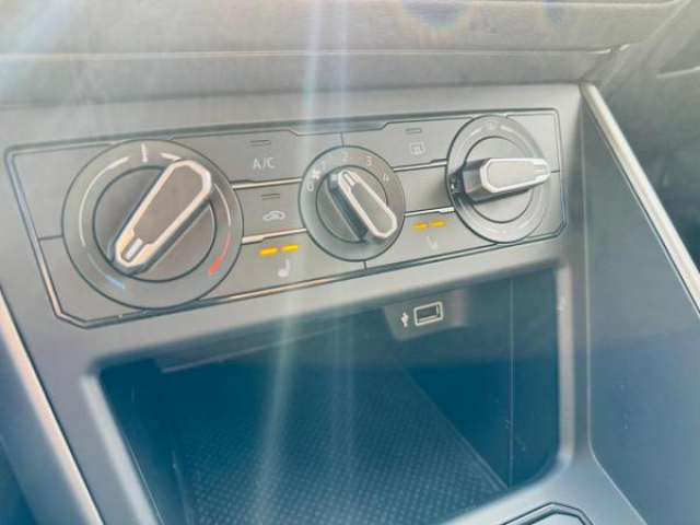 VOLKSWAGEN POLO Lounge 1.6 TDI  95cv+Park Pilot+Angle mort+Sieges AV Chauff+Régulateur+Antibrouillard
