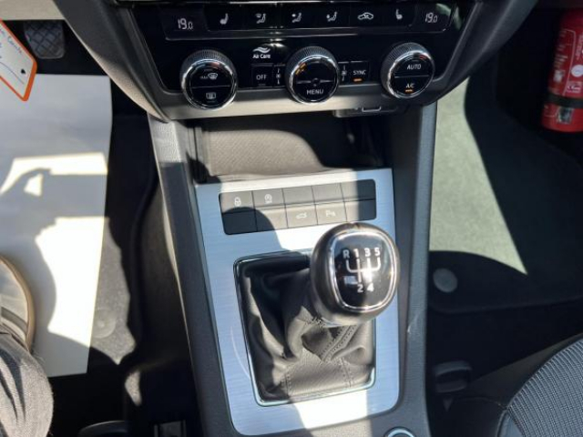 SKODA Octavia combi 1.6 TDI 116cv + Toit ouvrant panoramique + Camera de recul + Amundsen + Sieges AV Chauf