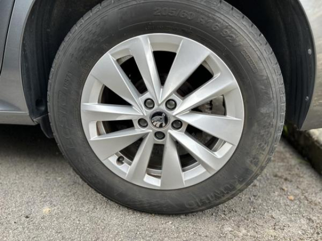 SKODA KAMIQ AMBITION 1.5 TSI 150cv + Virtual Cockpit + Pack Assistance de Conduite + Sieges AV Chauffant