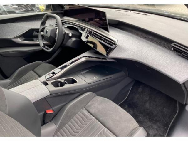PEUGEOT 5008 GT HYBRID 145cv BVA E-DCS6 7 Places + NEUF 0KM
