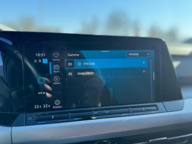 VOLKSWAGEN Golf SW LIFE 1.0 eTSI 110cv DSG7 + Caméra de recul  + Vitres arrière surteintées + RS