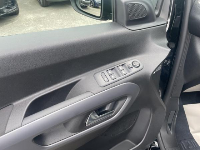 CITROEN BERLINGO Max VP M 1.5 BlueHDi 130cv EAT8 +Pack Techno + Navigation et Mirror Screen + NEUF 0KM