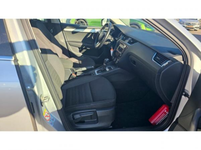 SKODA Octavia combi Ambition 1.6 TDI 116cv DSG7 + Attelage + Sièges AV Chauffants + DAB