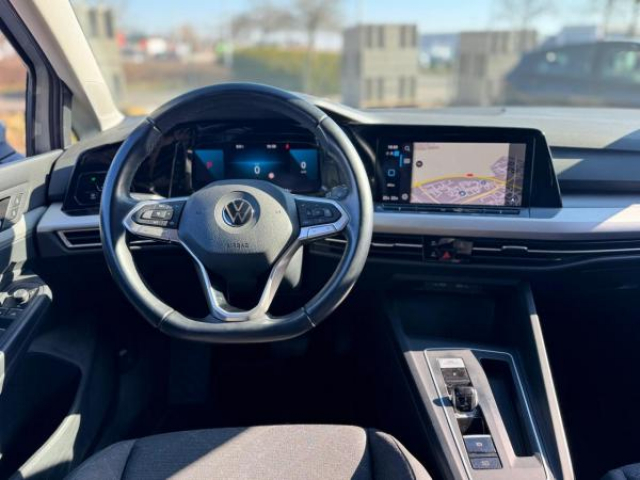 VOLKSWAGEN Golf SW LIFE 1.0 eTSI 110cv DSG7 + Caméra de recul  + Vitres arrière surteintées + RS