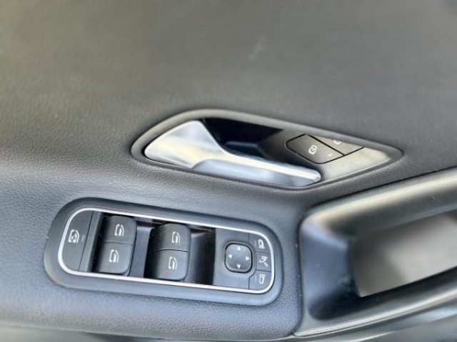 MERCEDES CLASSE A Business Line 2L 180D  8G-DCT + CAMERA DE RECUL