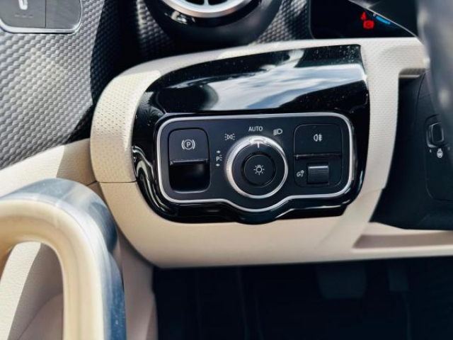 MERCEDES CLA Progressive Line 200D 8G-DCT + Pack Cuir + Carplay + HIFI Advanced + Sieges AV et Volant Chauffant