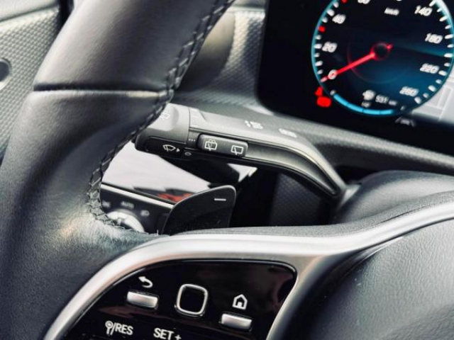 MERCEDES CLASSE A Luxury 180d 2.0L BVA 8G-DCT + Cuir + Sieges AV Chauffant + Instrumentalisions digital  10.25