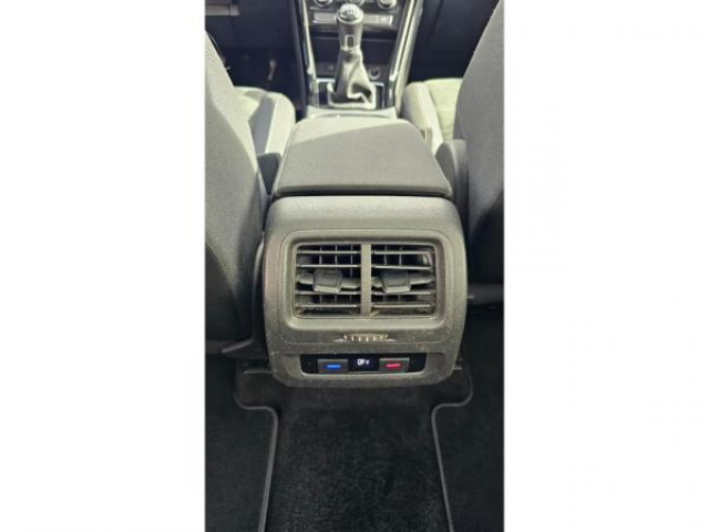 VOLKSWAGEN TOURAN Trendline 1.6 TDI 115cv 7places + Toit Pano + Attelage + ACC + Camera de Recul + Clim Auto