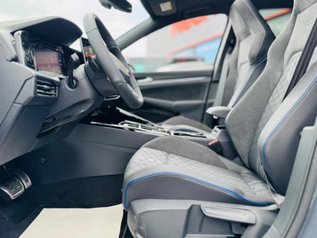 VOLKSWAGEN GOLF R-Line 2.0 TDI 150cv DSG7 + Toit panoramique + JA18 YORK + Pack Hiver + NEUF 0KM