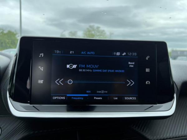 PEUGEOT 2008 Allure Pack 1.5 BlueHDi 130cv EAT8 +Sièges avant chauffants