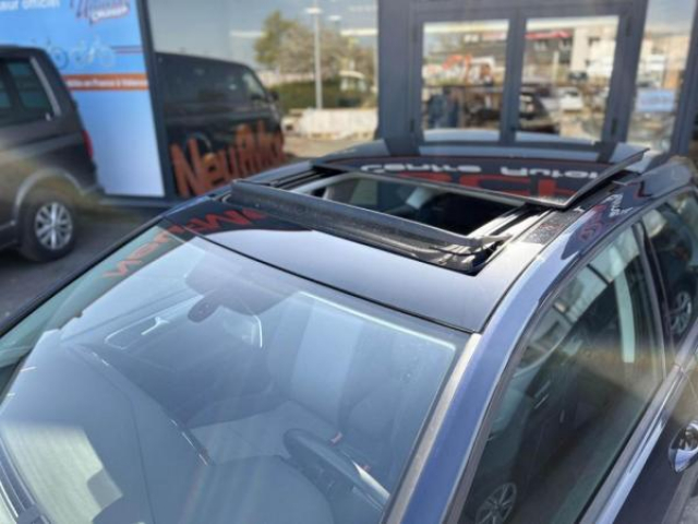 VOLKSWAGEN GOLF TrendLine 1.6 TDI BlueMotion 105cv 1ère Main + Toit ouvrant électrique + GPS