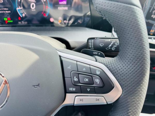 VOLKSWAGEN GOLF R-Line 1.5 eTSI 150cv DSG7 + Matrix LED + Toit Ouvrant + Camera 360 + NEUF 0KM
