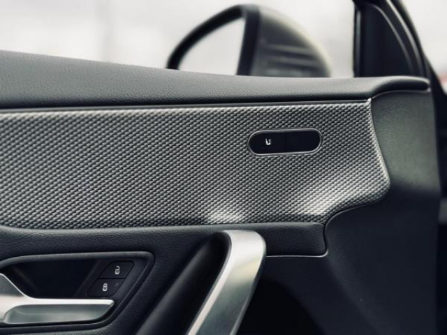 MERCEDES CLASSE A Luxury 180d 2.0L BVA 8G-DCT + Cuir + Sieges AV Chauffant + Instrumentalisions digital  10.25