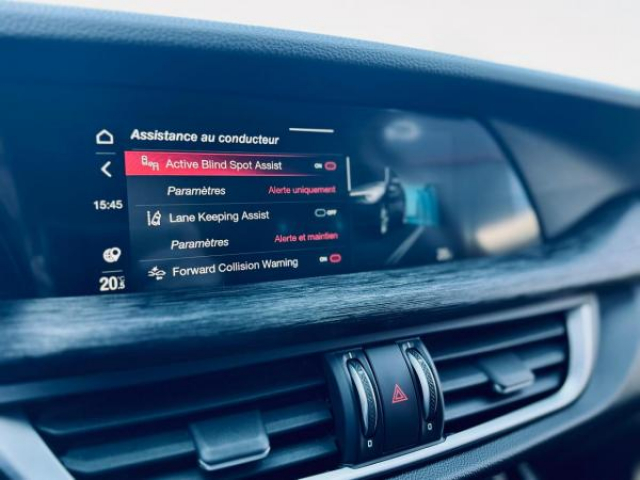 ALFA ROMEO STELVIO Super Pack Linea Rossa 2.2D 160cv BVA + Sellerie simili cuir + Vitres arrière surteinté