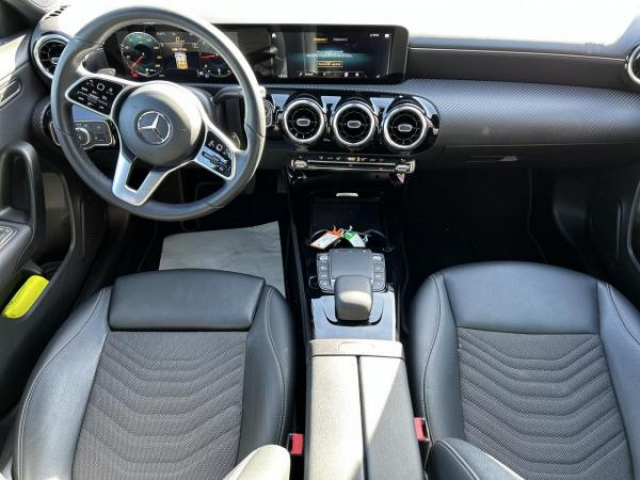 MERCEDES CLASSE A Business Line 2L 180D  8G-DCT + CAMERA DE RECUL