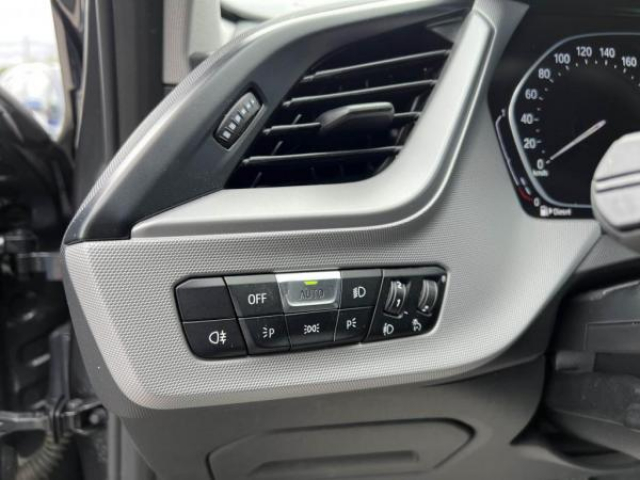 BMW SERIE 1 Advantage Pack 116dA 116cv + Sièges avant chauffants + Attelage