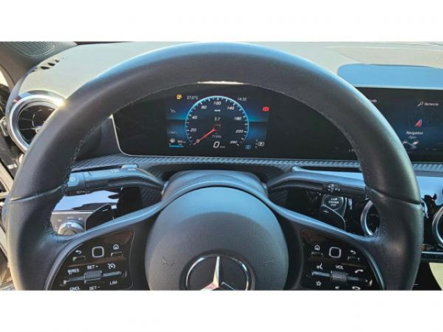 MERCEDES CLASSE A BERLINE Business Line 180D 7G-DCT + Pack navigation