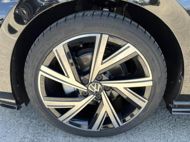 VOLKSWAGEN GOLF R-Line 2.0 TDI 150cv DSG 7  + LED MATRIX + JA 18 + NEUF 0KM