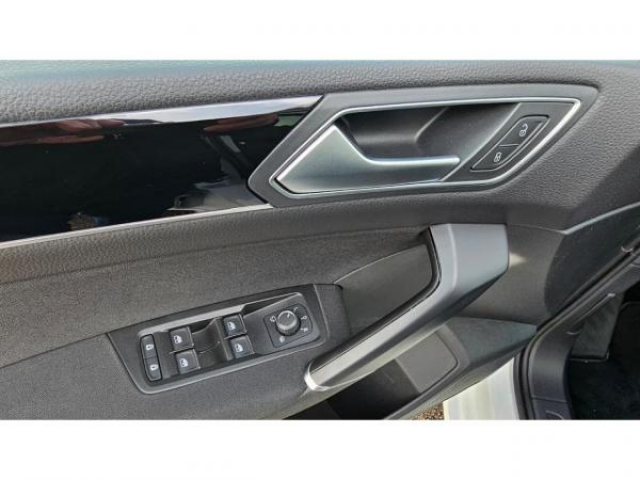 VOLKSWAGEN TOURAN Lounge 2.0 TDI 150cv DSG7 7places + Pack LED directionnel + Toit Ouvrant + Camera de Recul + JA17