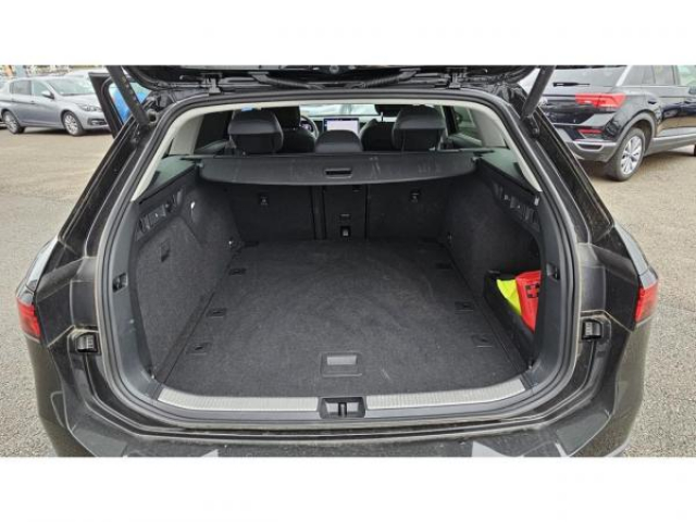 VOLKSWAGEN Passat SW Life Plus 1.5 eTSI 150cv DSG7 + Attelage Trailer Assist +  Pack Wellness 2 + Pack Business