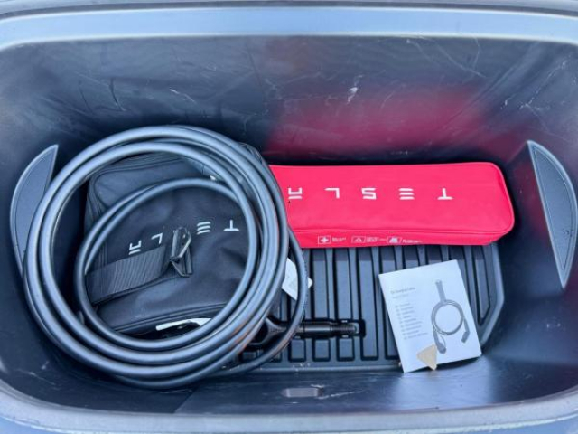 TESLA MODEL Y Propulsion MY2022 + Intérieur Premium noir et blanc + TVA Recuperable