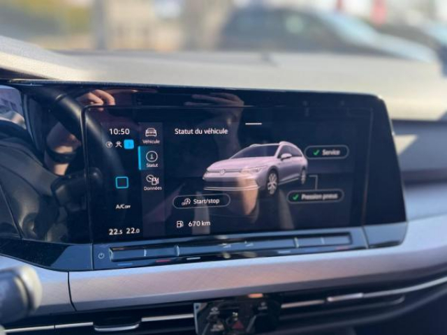 VOLKSWAGEN Golf SW LIFE 1.0 eTSI 110cv DSG7 + Caméra de recul  + Vitres arrière surteintées + RS