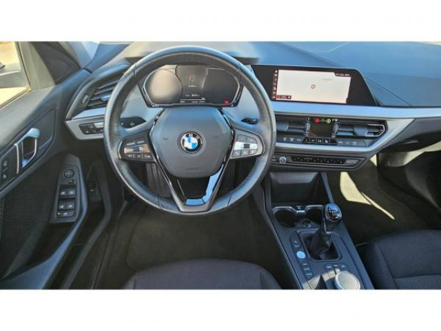BMW SERIE 1 Advantage Pack Business 116d + Navigation Pro + Attelage Amovible