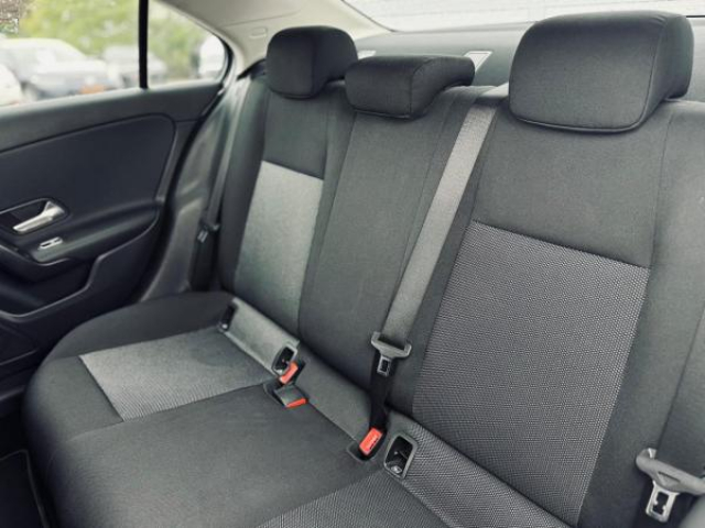 MERCEDES CLASSE A BERLINE Business Line 180d 7G-DCT + Camera de Recul + Sièges avant chauffants
