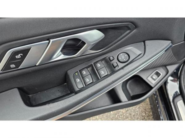 BMW serie 3 touring Lounge 318DA + Attelage Elec + Sellerie Cuir + Sièges AV Chauffants + HIFI 10HP + Alarme