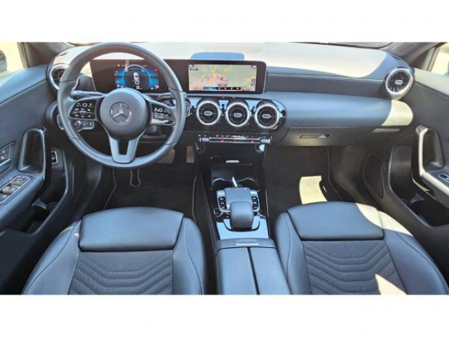 MERCEDES CLASSE A BERLINE Business Line 180D 7G-DCT + Pack navigation