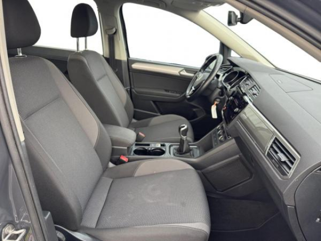 VOLKSWAGEN TOURAN Trendline 2.0 TDI 122cv 7places + Système Navigation Discover Media