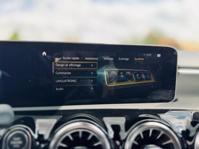 MERCEDES CLASSE A BERLINE AMG Line 200d 8G-DCT + Toit pano + LED Multibeam + Pack Sport Black + Carplay + Sieges AV Elec