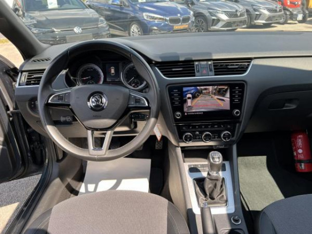 SKODA Octavia combi 1.6 TDI 116cv + Toit ouvrant panoramique + Camera de recul + Amundsen + Sieges AV Chauf