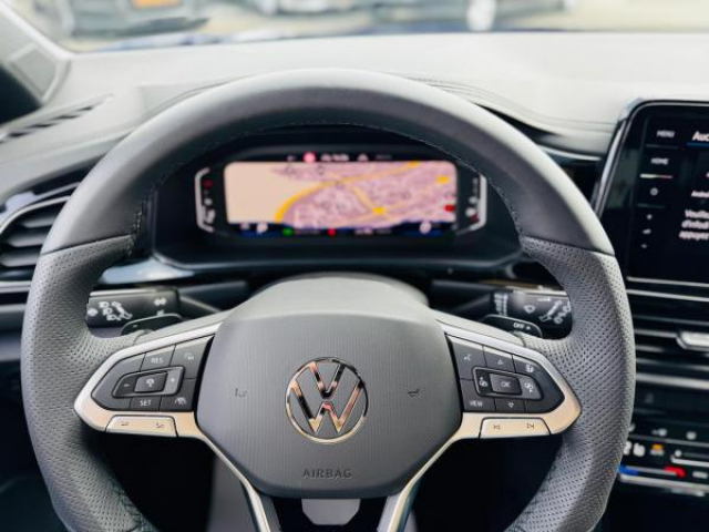 VOLKSWAGEN T-ROC R-Line 2.0 TDI 150cv DSG7 + Matrix LED + Attelage + Pack Black + Pack Easy open + 4 Jantes HIVER