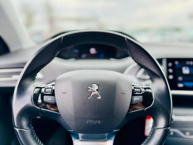 PEUGEOT 308 Active 1.5 BlueHDi 100cv + Sièges avant chauffants