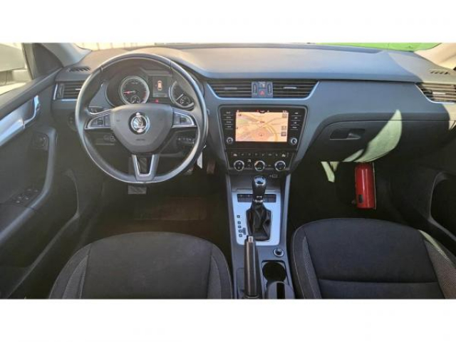 SKODA Octavia combi Ambition 1.6 TDI 116cv DSG7 + Attelage + Sièges AV Chauffants + DAB