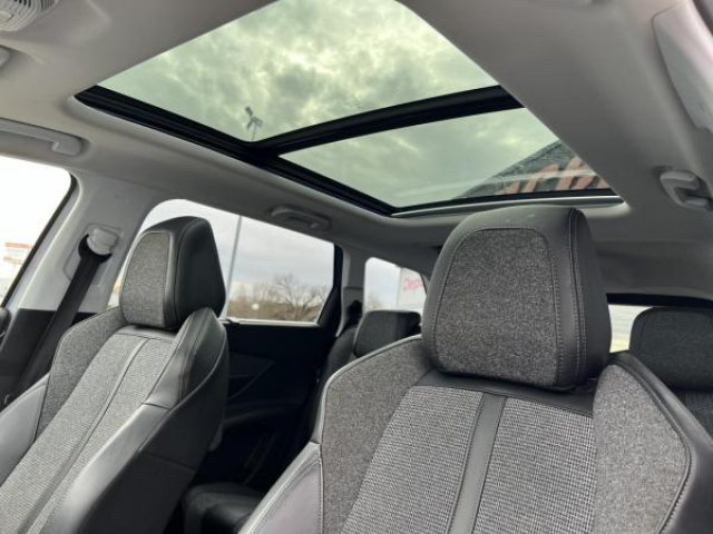 PEUGEOT 5008 Allure 1.6 BlueHDi 120cv EAT6 7places + Full LED + Toit ouvrant + Grip Control + Sieges AV Chauffant