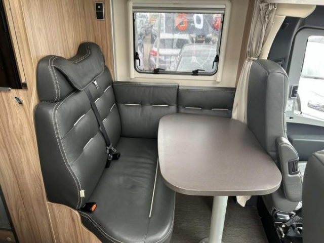 HYMER ML-T HYMER 570 4x4 V6 3.0l 419 CDi 190 CV BVA 7G-TRONIC TVA RECUPERABLE