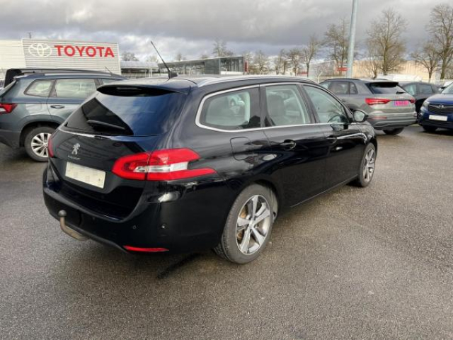 PEUGEOT 308 SW Allure 1.5 BlueHDi 130cv + Toit panoramique + Attelage + JA17